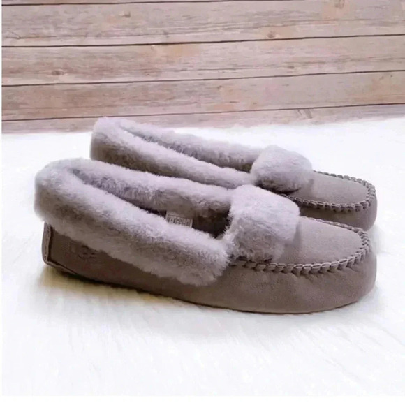 UGG Shoes - UGG W Dakota Seam